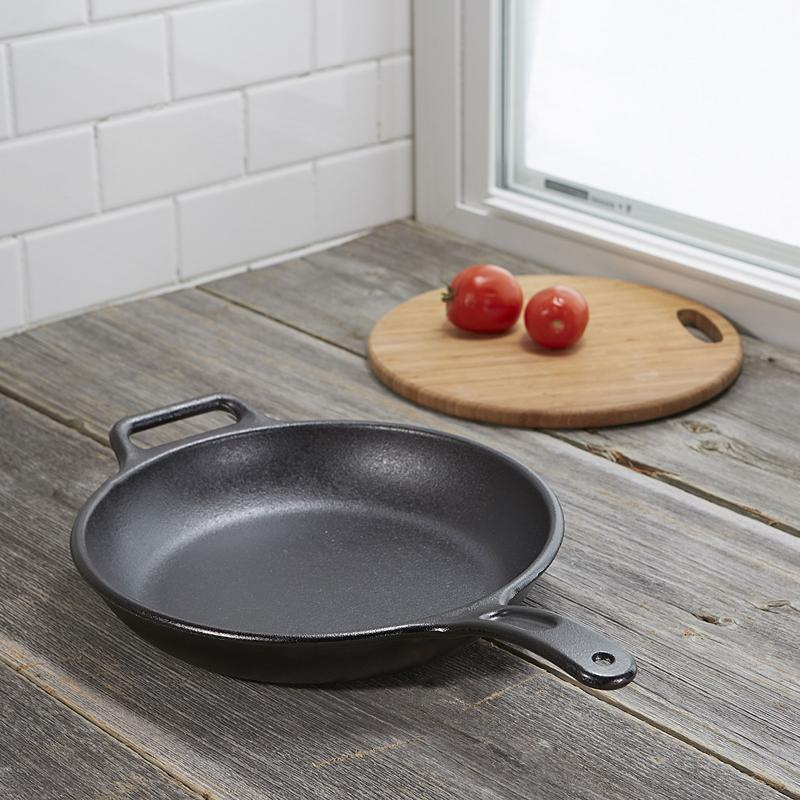 Illustration for article titled Cast Iron Pans